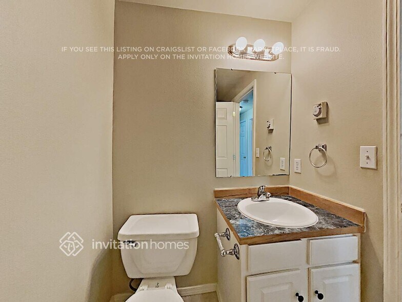 Building Photo - 2225 23rd St Pl SE