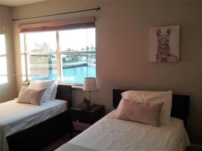 Building Photo - 401 Golden Isles Dr