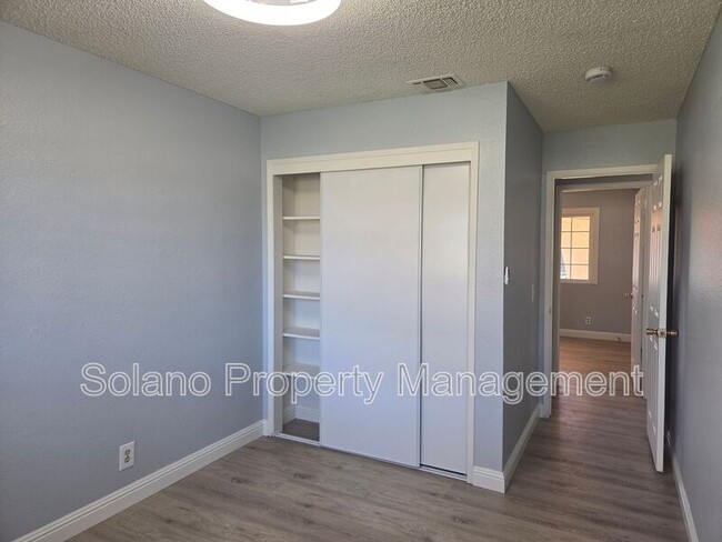 Building Photo - 512 Monterey Dr