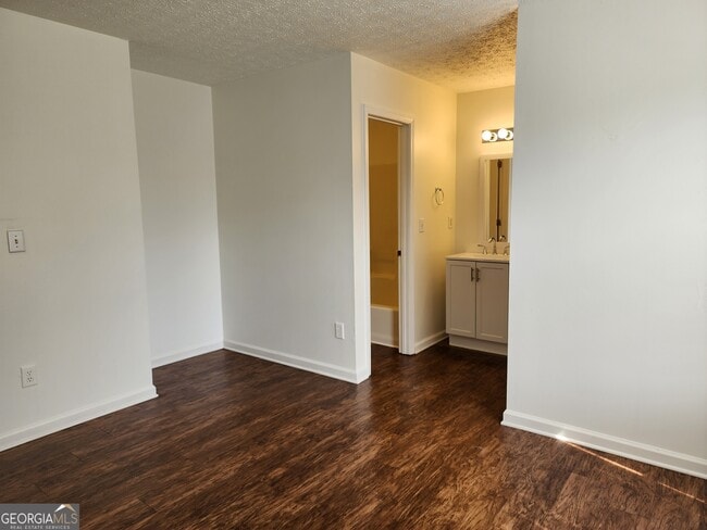 Building Photo - 5960 Batson Ct