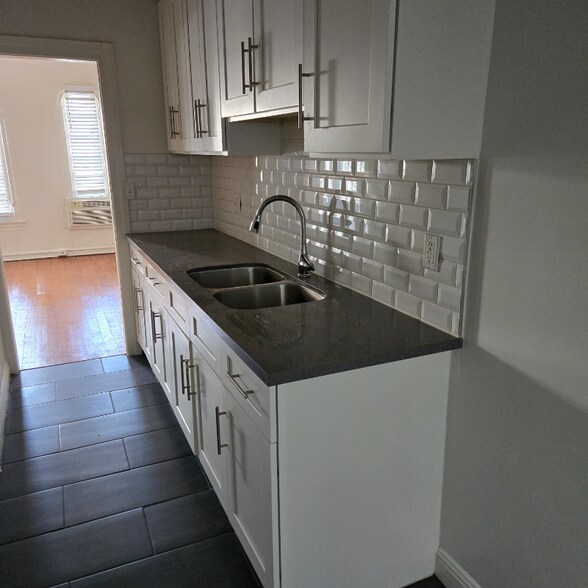 Building Photo - 829 N Formosa Ave