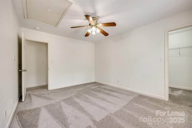 Building Photo - 4505 Hampstead Heath Dr