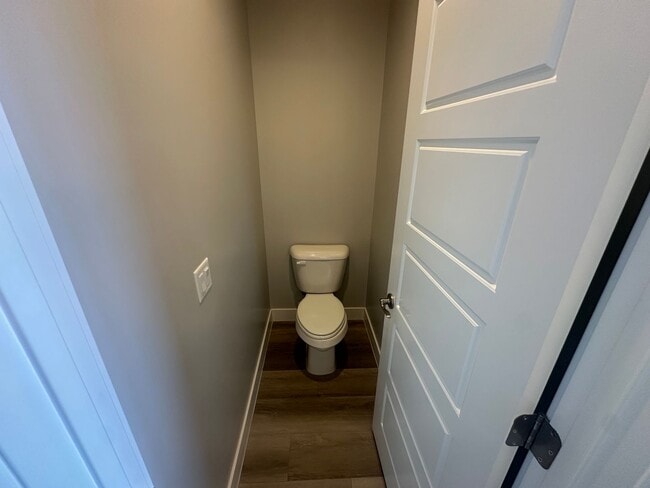 Building Photo - 3 bed plus office / 2.5 bath / 3 car Singl...