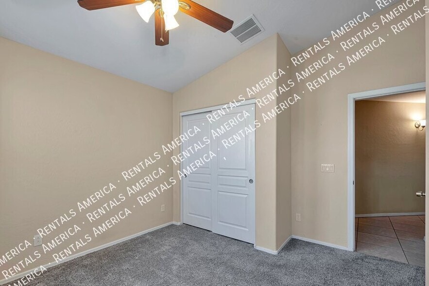 Building Photo - 1311 E Elm Rd