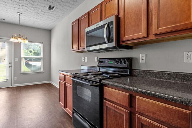 Building Photo - 45 Providence Oak Ct SE