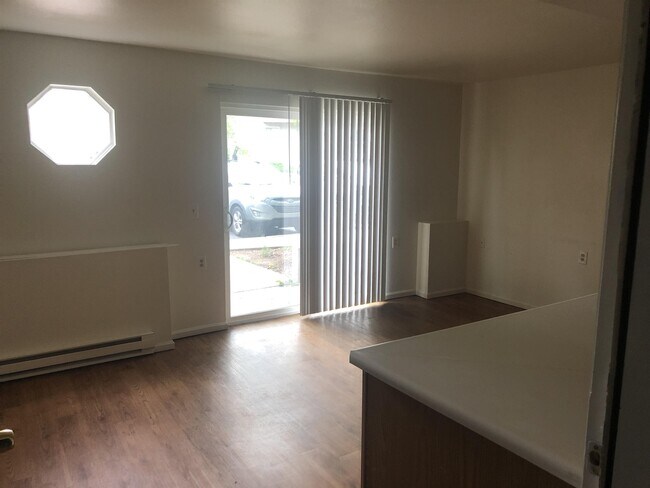 Building Photo - 4531 Boardwalk Dr