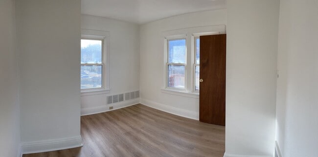 Building Photo - 936 Hansen St