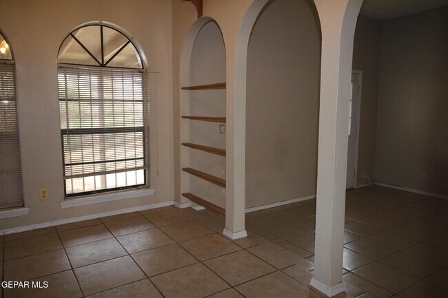 Building Photo - 10711 Ivanhoe Dr
