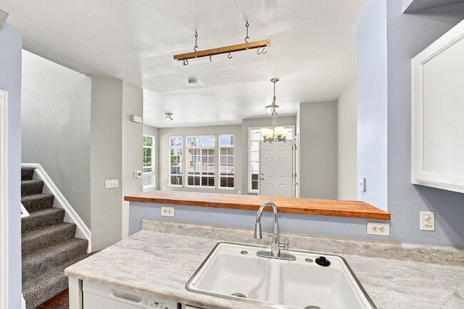 Building Photo - $2,695.95 - 3 Bed, 2.5 Bath Newly Updated Townhome in Centennial with Central AC