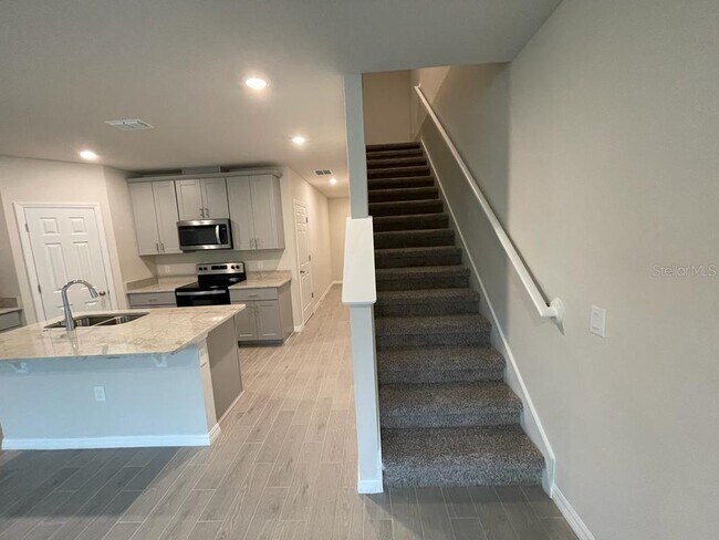 Building Photo - 418 Legacy Lp