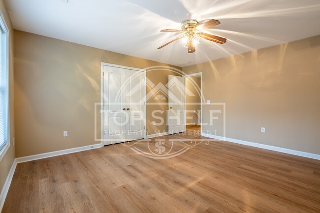 Building Photo - 32 Brookvalley Ct W