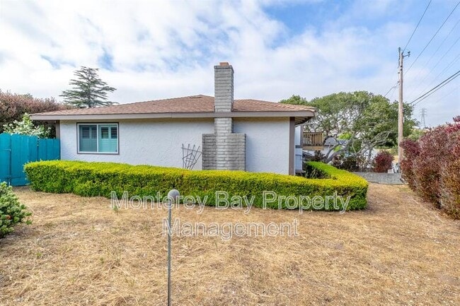 Building Photo - 1137 Mescal St