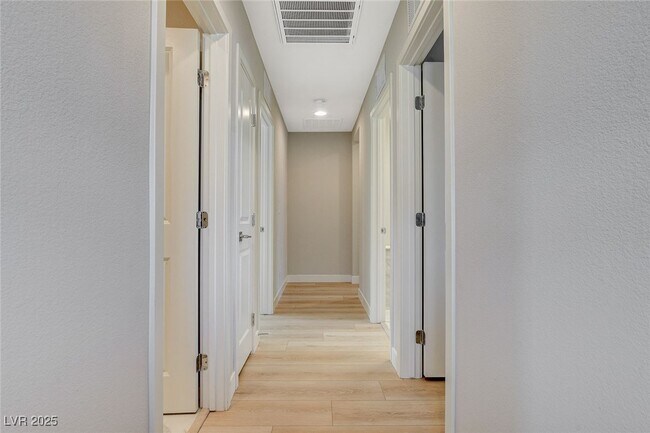 Building Photo - 9716 Jade Rise Ave