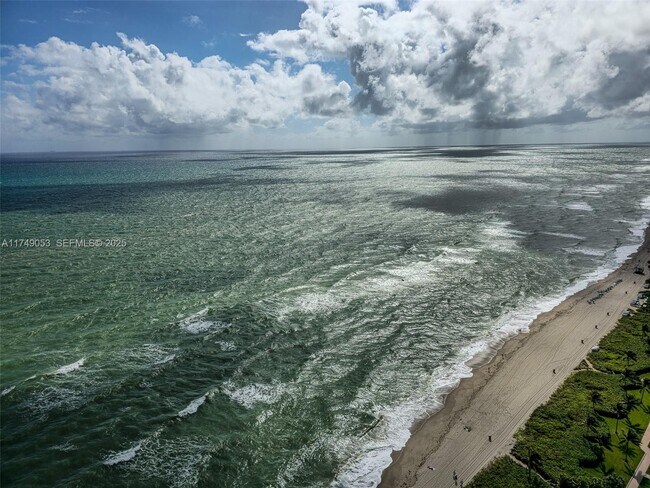 Building Photo - 16699 Collins Ave