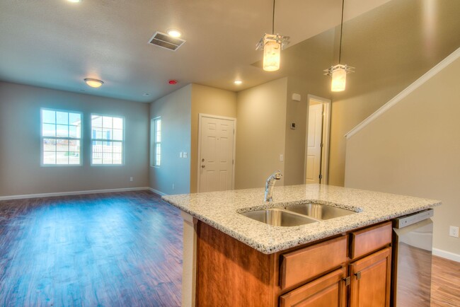 Building Photo - Newer Townhouse in Wolf Ranch, D#20