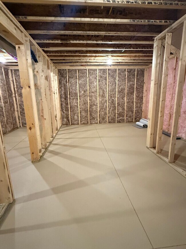 Building Photo - 7004 Claystone Dr