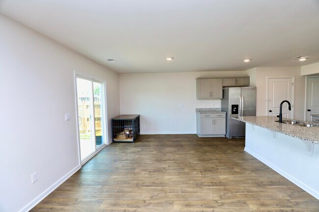 Building Photo - 352 Sandbach Rd