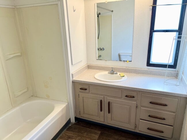 Building Photo - Southside 2 Bed Mobile Home at Southwood Manor