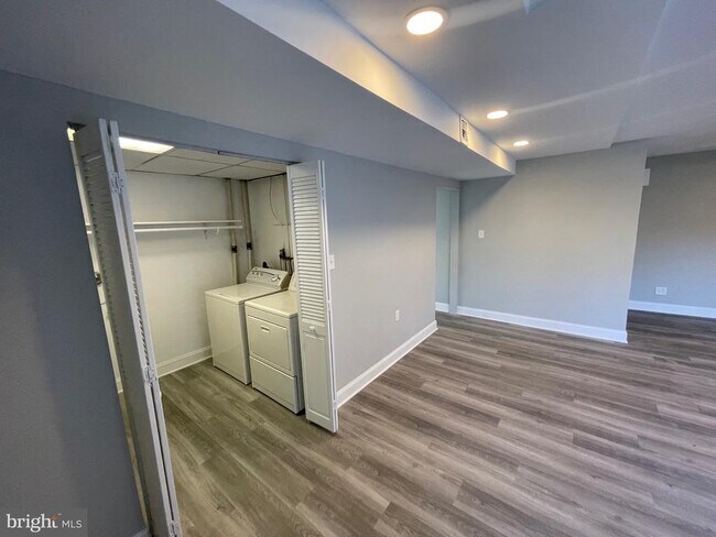 Building Photo - 6415 Whitwell Ct