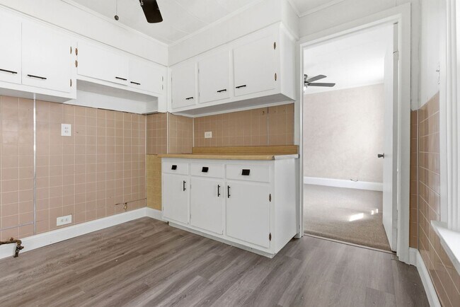 Building Photo - 689 Midland Ave