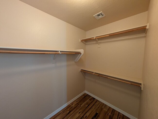 Building Photo - 4 Bedroom 3 Bathroom Circle Cross Ranch Home