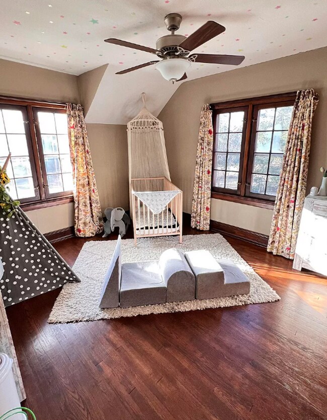 Building Photo - Large 3 Bedroom Home!