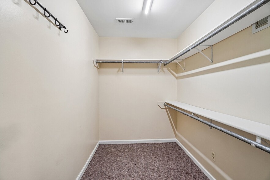 Building Photo - 166 Mount Royal Dr