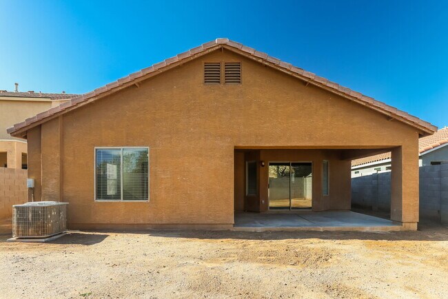 Building Photo - 32647 N Cherry Creek Rd