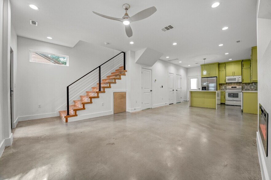 Building Photo - 124 S Mockingbird Cir