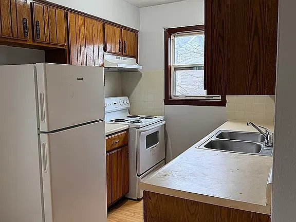 Building Photo - 352 S 6th St