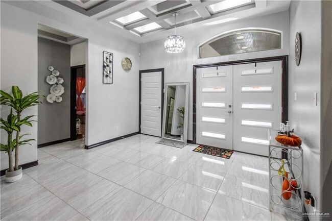 Building Photo - 30 Queens Ave