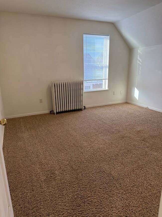 Building Photo - 376 Alger St