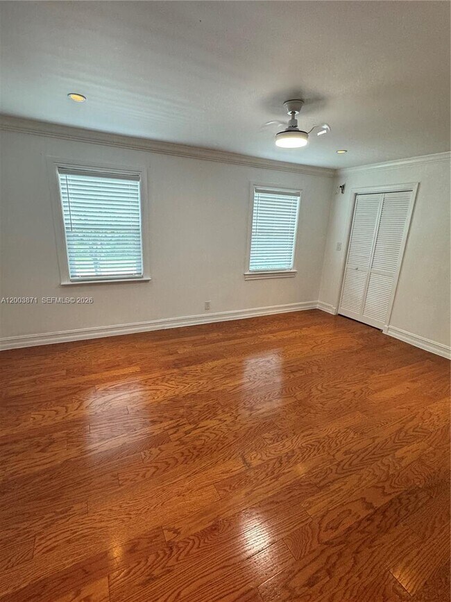 Building Photo - 3920 Woodside Dr