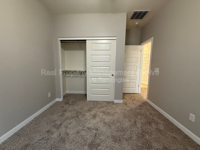 Building Photo - 4064 E Pony Ln
