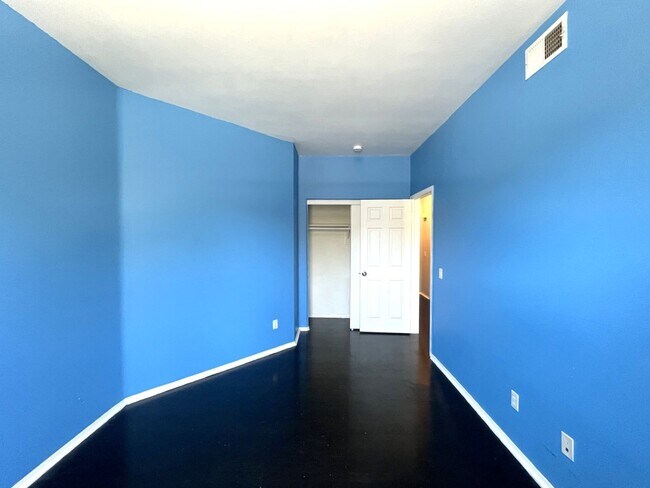 Building Photo - 3 bed, 2 bath located in Corona, CA!