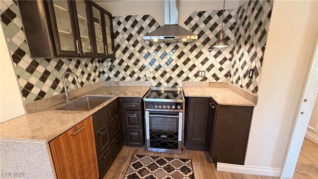 Building Photo - 1819 S Beverly Way