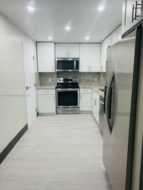 Building Photo - 90 Edgewater Dr