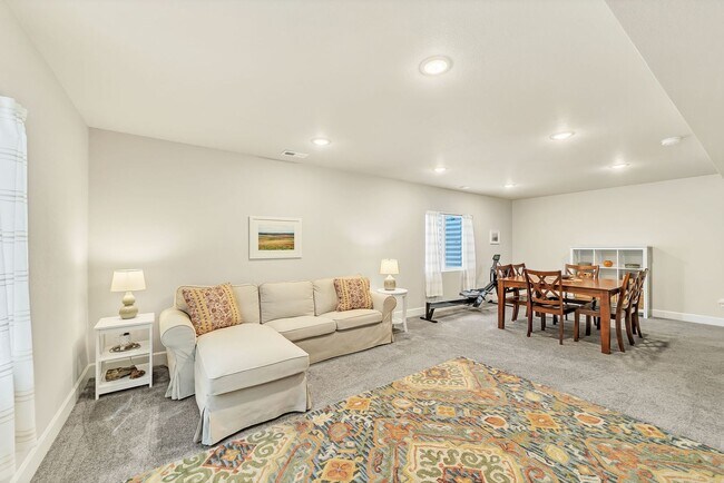 Building Photo - 13170 Valley Peak Dr