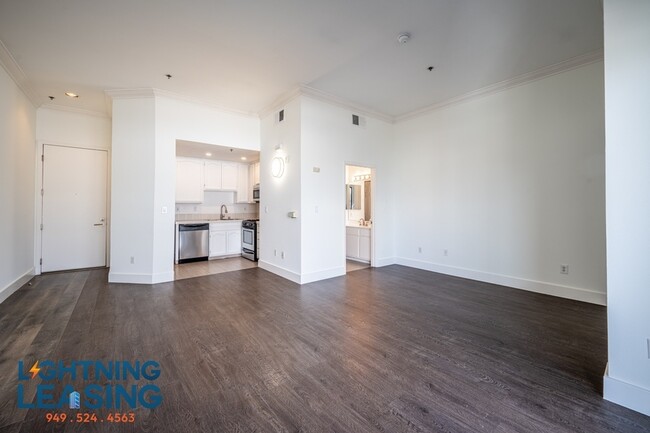 Building Photo - LUXURY STUDIO PENTHOUSE | PRIME BEVERLY HI...