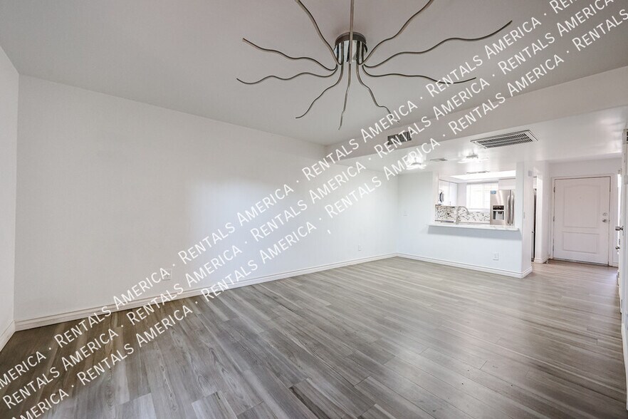 Building Photo - 1601 W Sunnyside Dr