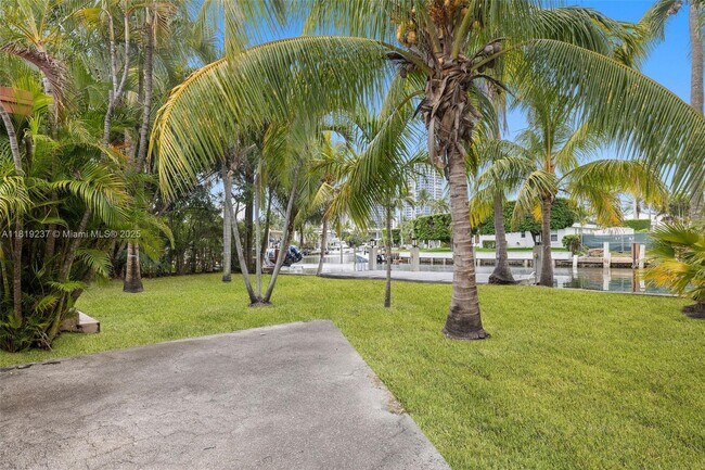 Building Photo - 564 Golden Beach Dr