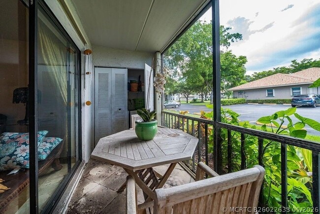 Building Photo - 9900 Pineapple Tree Dr