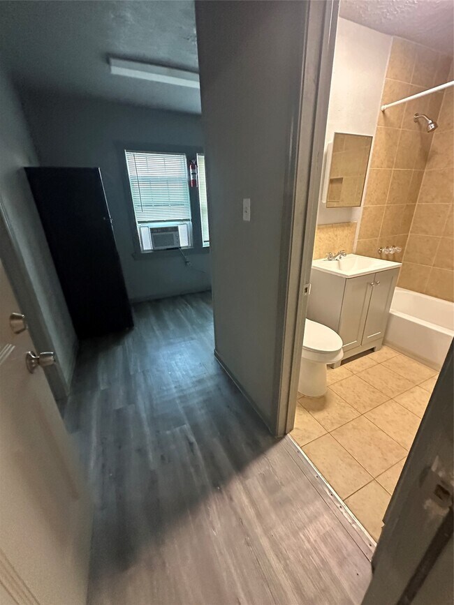 Building Photo - 2419 Pannell St