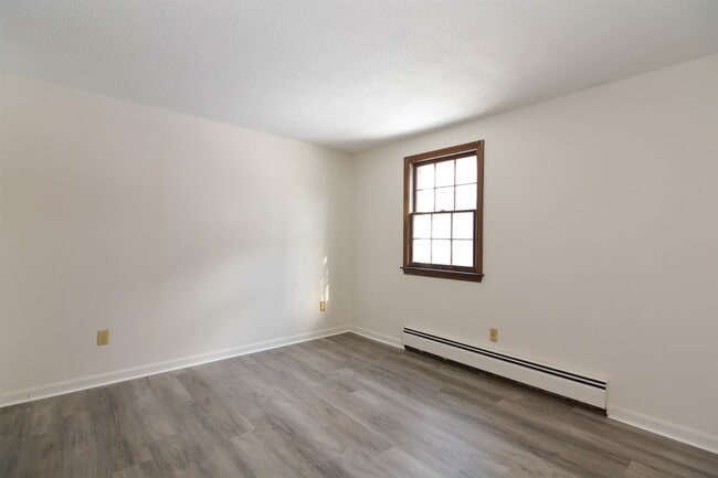 Building Photo - 3 Holly Ln