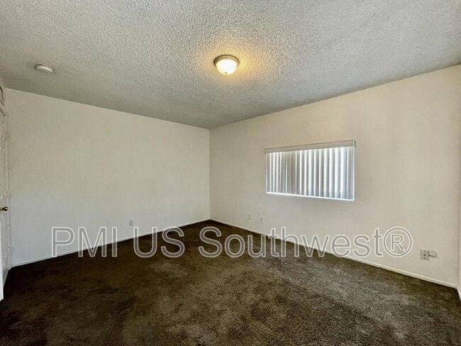Building Photo - 1435 Bryan Dr