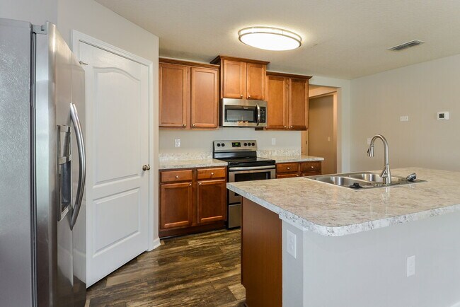 Building Photo - 6780 Sandle Dr