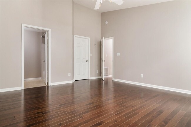 Building Photo - Piney Orchard Condo