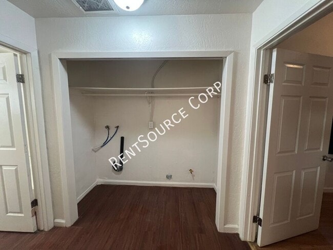 Building Photo - 1411 Nancy St