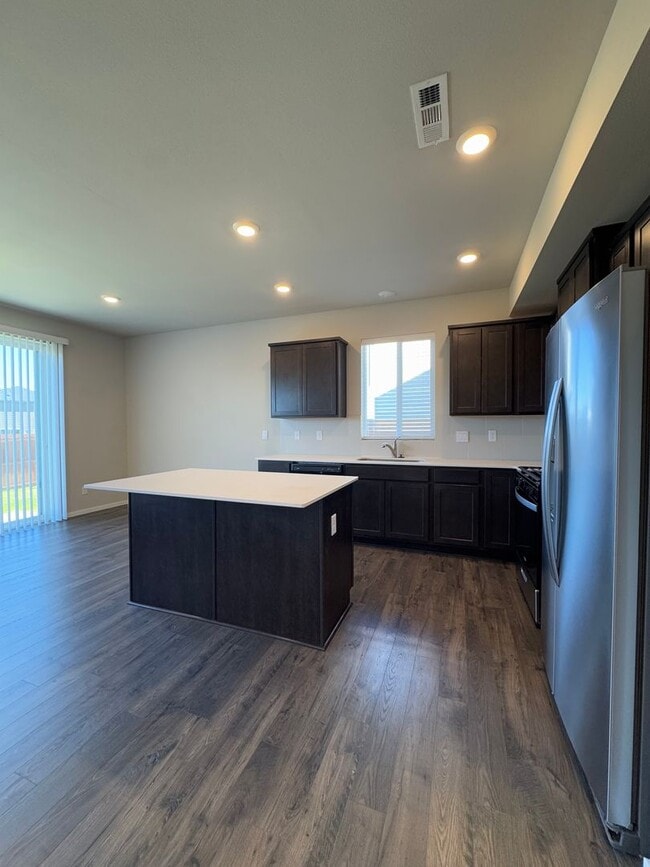 Building Photo - Spacious 4-Bedroom Home in a Great Neighborhood