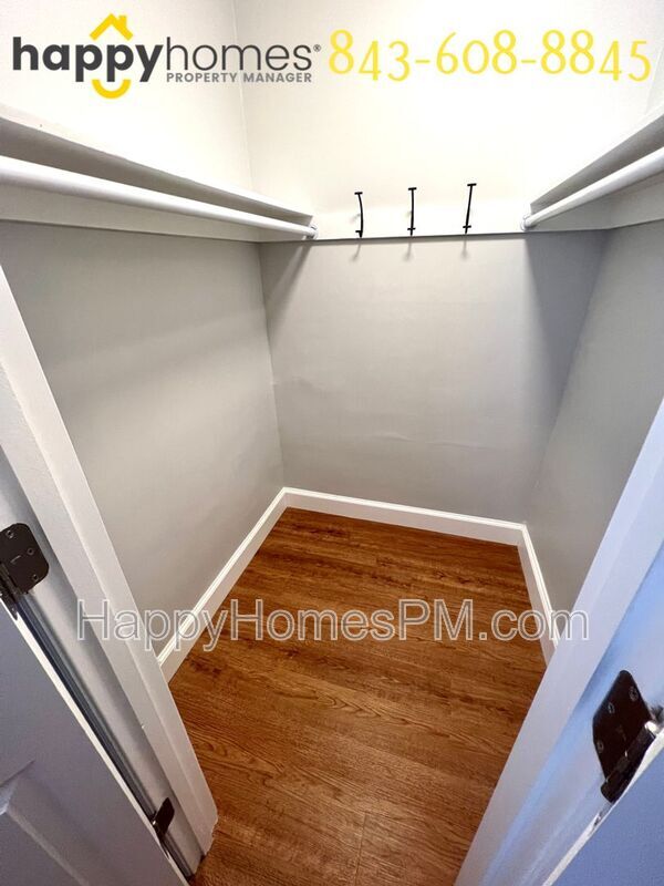 Building Photo - 707 Andrea Ln